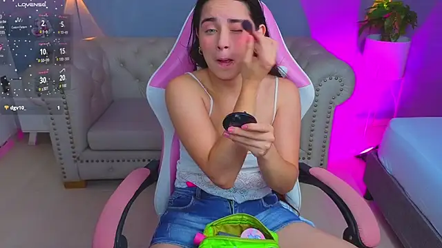 Snapshot of angelica_dymond chatting on December 2025 12:32:01 PM angelica dymond online show from December 2025 12:32:01 PM