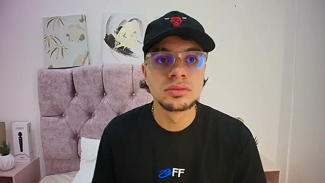 Amadeo Wild online show from February 2025 12:16:01 PM