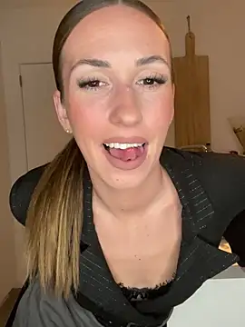 lola tentatiion online show from March 2025 08:42:01 PM