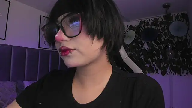 Kitty Gang online show from April 2026 01:11:02 AM