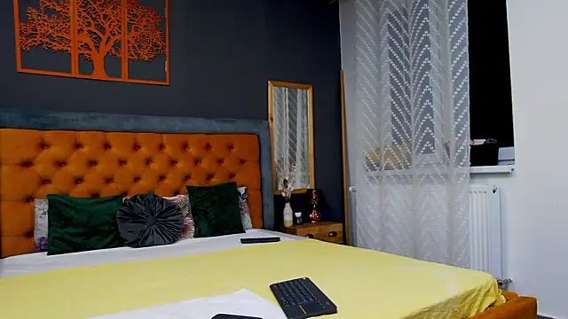 Lenna Paul online show from February 2025 04:18:02 AM