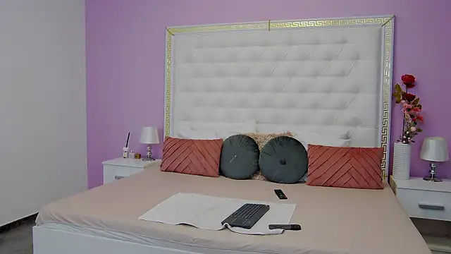 Lenna Paul online show from March 2025 04:47:01 AM