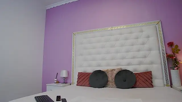 Lenna Paul online show from December 2025 04:51:01 AM