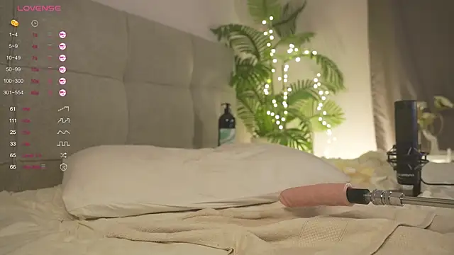 AlmaRobinson online show from February 2025 07:00:01 PM