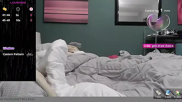 Snapshot of BondBroken chatting on October 2025 07:05:02 PM BondBroken online show from October 2025 07:05:02 PM