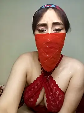 Snapshot of Lalou chatting on December 2024 07:00:02 PM Lalou online show from December 2024 07:00:02 PM