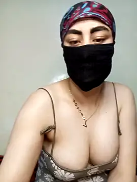 Snapshot of Lalou chatting on January 2025 04:40:01 PM Lalou online show from January 2025 04:40:01 PM