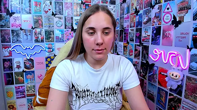 MiaMilas online show from October 2025 12:16:01 PM