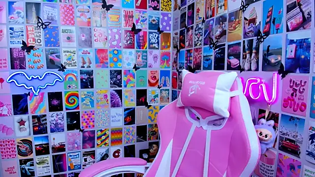 MiaMilas online show from February 2026 03:08:02 PM