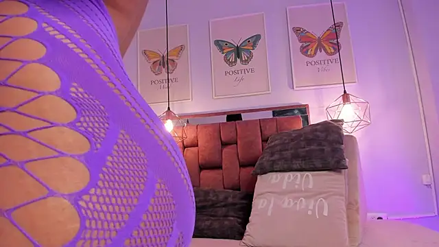 kristakinnky online show from April 2026 12:06:02 PM