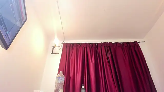  Caroliina online show from December 2024 05:14:01 PM