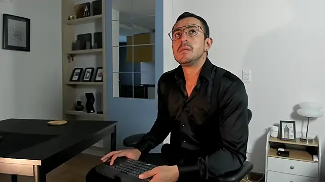 Snapshot of pablo-rincon95 chatting on May 2026 12:11:02 PM pablo-rincon95 online show from May 2026 12:11:02 PM