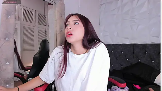 Emma dl2 online show from December 2025 05:18:02 PM