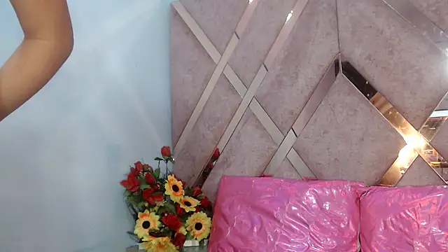 Lucy White   online show from January 2025 09:10:01 PM