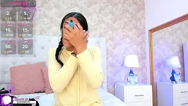 Eliza Thaylor   online show from January 2025 12:26:02 PM