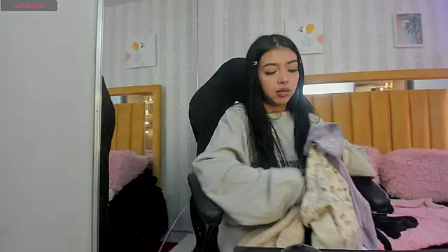 Snapshot of pettit_courtny chatting on October 2025 08:15:01 PM pettit courtny online show from October 2025 08:15:01 PM