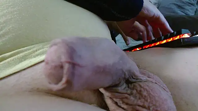 Heracles00 online show from November 2025 10:26:02 PM