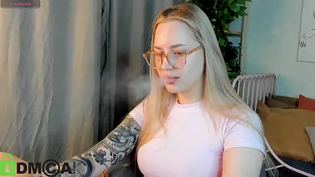 Carol  Cox online show from December 2025 10:48:01 PM