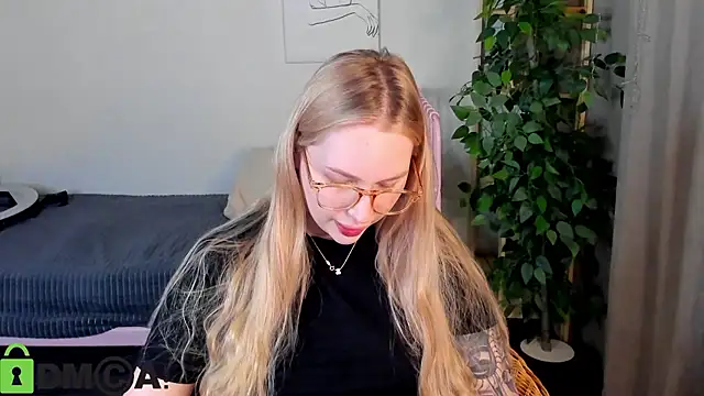 Carol  Cox online show from December 2025 11:03:02 PM