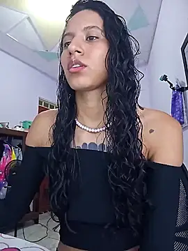 Snapshot of Karii-R chatting on January 2025 09:09:02 PM Karii-R online show from January 2025 09:09:02 PM