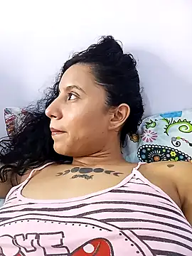 Snapshot of Karii-R chatting on February 2025 04:43:01 AM Karii-R online show from February 2025 04:43:01 AM