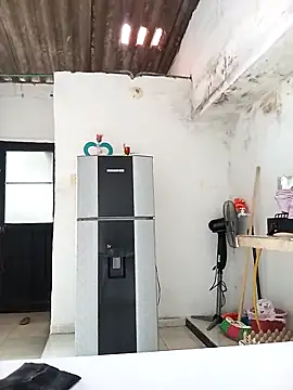 Snapshot of Karii-R chatting on September 2025 06:22:02 PM Karii-R online show from September 2025 06:22:02 PM