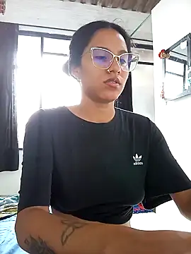 Snapshot of Karii-R chatting on October 2025 04:19:01 PM Karii-R online show from October 2025 04:19:01 PM