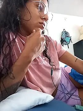 Snapshot of Karii-R chatting on November 2025 01:21:02 PM Karii-R online show from November 2025 01:21:02 PM