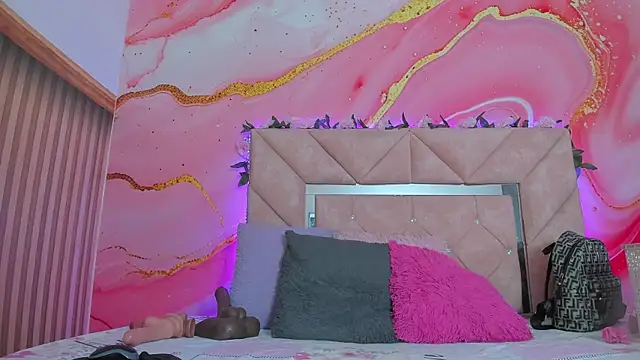 Taylor  cooper online show from December 2025 06:38:02 PM