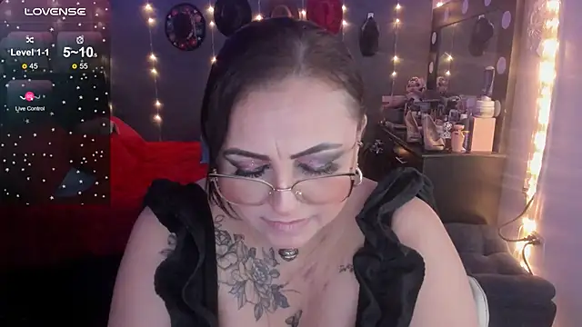 Snapshot of Ivonnee__ chatting on March 2025 05:23:02 AM Ivonnee   online show from March 2025 05:23:02 AM