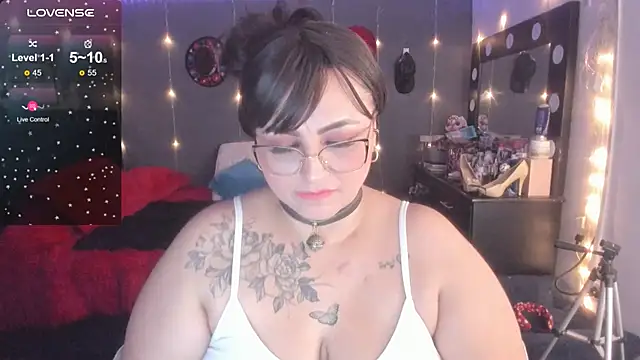 Snapshot of Ivonnee__ chatting on March 2025 06:29:01 AM Ivonnee   online show from March 2025 06:29:01 AM