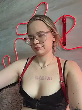 Snapshot of Queen_Lynn chatting on June 2026 06:52:02 AM Queen Lynn online show from June 2026 06:52:02 AM