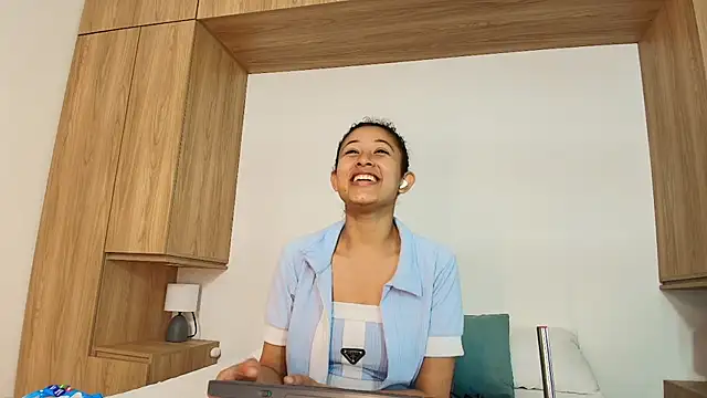 Milkdulce1 online show from October 2025 07:33:01 PM