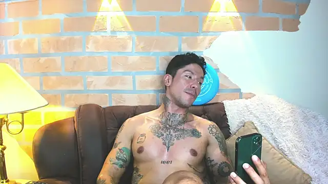 Snapshot of Dylanstonne chatting on March 2025 04:55:01 PM Dylanstonne online show from March 2025 04:55:01 PM