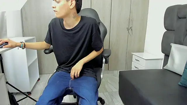 Yef Thin online show from December 2024 02:33:01 AM