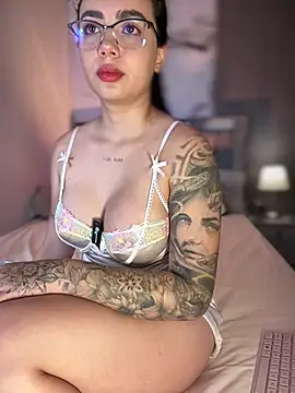 Pink Jazmin online show from April 2026 12:10:01 AM