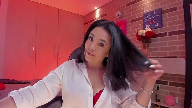 Snapshot of Bella_fournier chatting on December 2025 09:09:02 PM Bella fournier online show from December 2025 09:09:02 PM