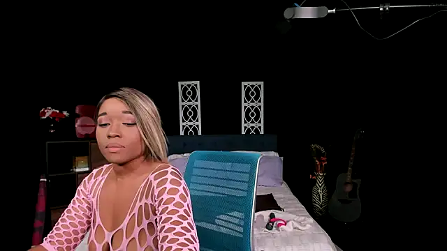 Snapshot of NinaRiveraXO chatting on October 2025 01:36:02 AM NinaRiveraXO online show from October 2025 01:36:02 AM