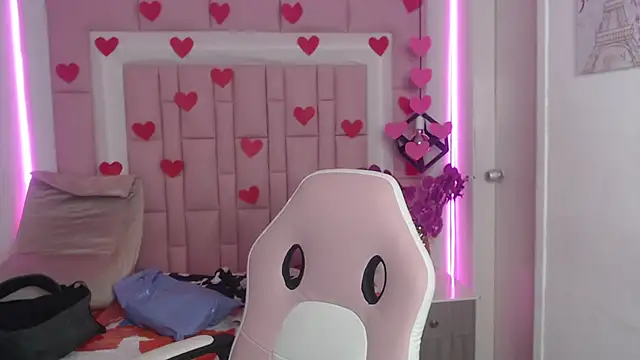 Dyla n18 online show from February 2025 11:14:02 PM