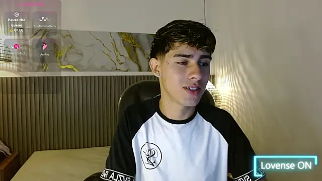 Dyla n18 online show from October 2025 09:28:02 PM