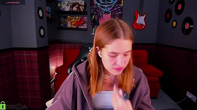 Jennifer Wadee online show from April 2026 11:16:01 PM