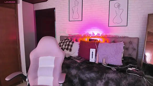 Kitty Pam online show from April 2026 08:23:01 PM