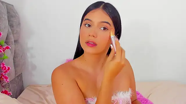 Snapshot of adhara__evanss chatting on December 2024 11:06:02 PM adhara evanss online show from December 2024 11:06:02 PM