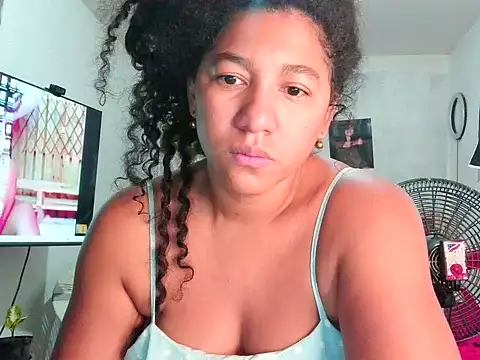 Snapshot of bellacrespalatina chatting on April 2026 01:03:02 PM bellacrespalatina online show from April 2026 01:03:02 PM