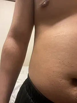 YU-KI00 online show from November 2025 12:42:02 PM