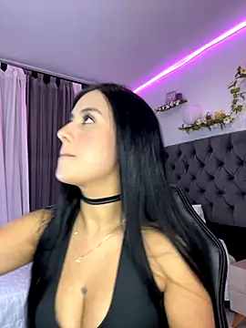 Amiirra  online show from October 2025 10:55:02 PM