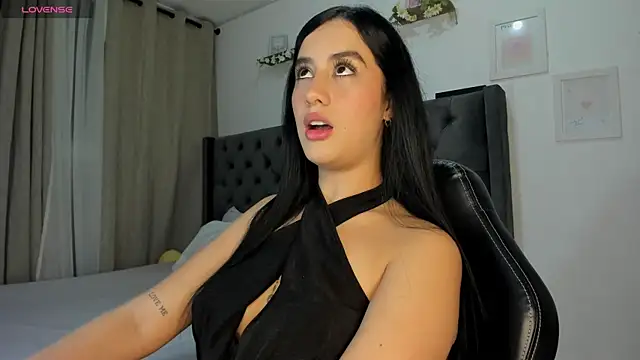 Snapshot of Amiirra_ chatting on April 2026 11:20:02 PM Amiirra online show from April 2026 11:20:02 PM