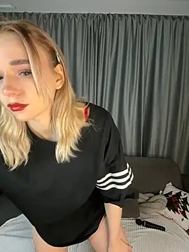 Snapshot of Eva_Millss chatting on December 2024 04:49:01 PM Eva Millss online show from December 2024 04:49:01 PM