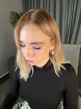 Snapshot of Eva_Millss chatting on December 2024 01:05:02 PM Eva Millss online show from December 2024 01:05:02 PM