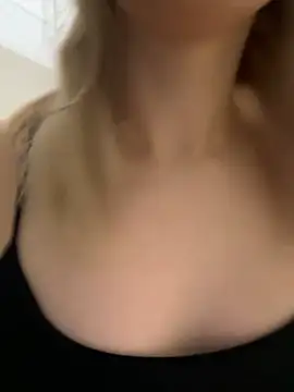 Snapshot of Eva_Millss chatting on December 2024 01:22:01 PM Eva Millss online show from December 2024 01:22:01 PM